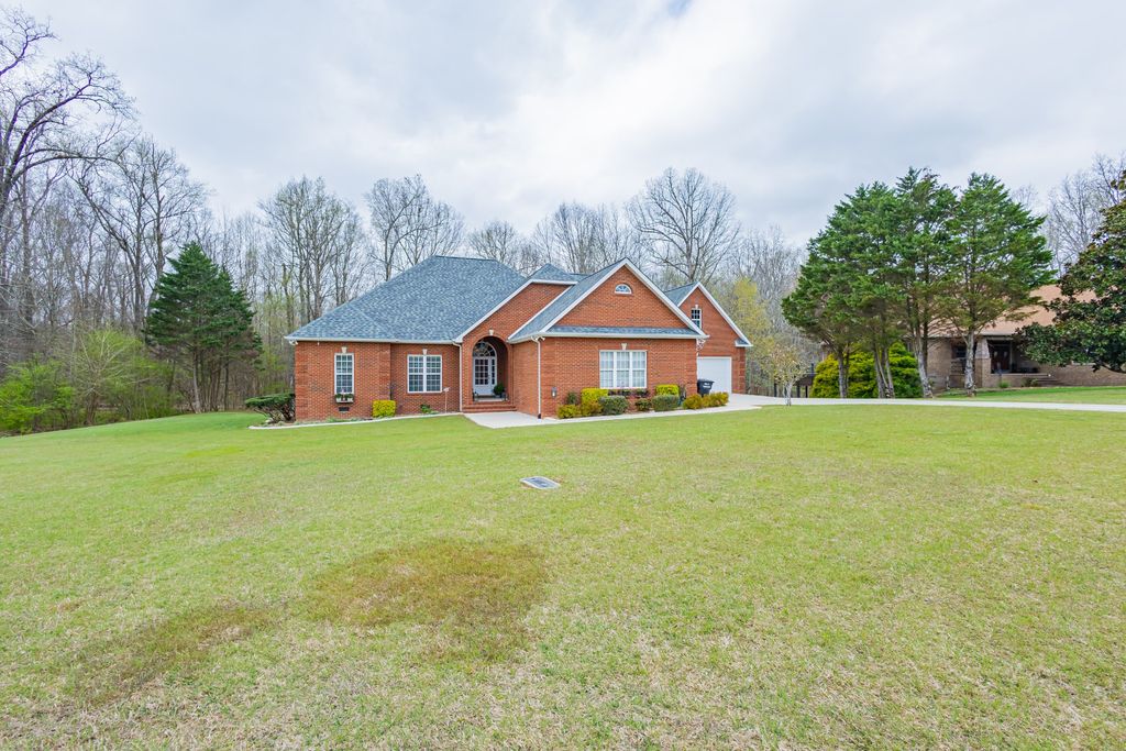 306 Hillcrest Dr, Tullahoma, TN 37388