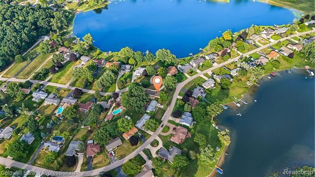 430 Spezia Drive, Oxford, MI 48371