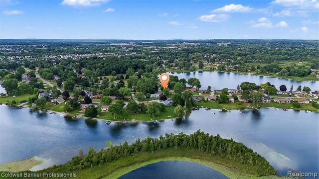 430 Spezia Drive, Oxford, MI 48371