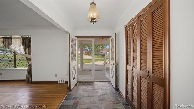 430 Spezia Drive, Oxford, MI 48371