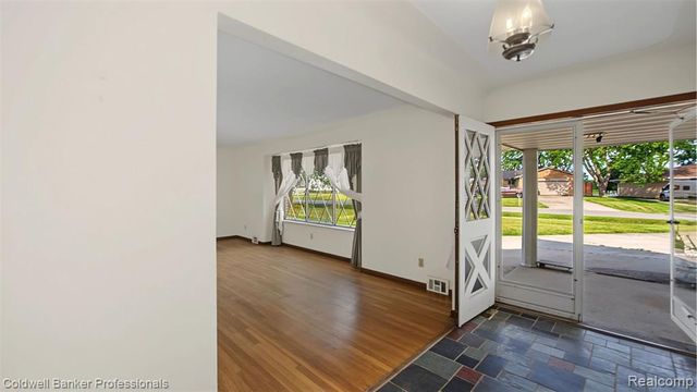 430 Spezia Drive, Oxford, MI 48371