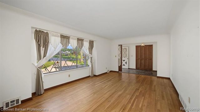 430 Spezia Drive, Oxford, MI 48371