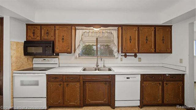 430 Spezia Drive, Oxford, MI 48371