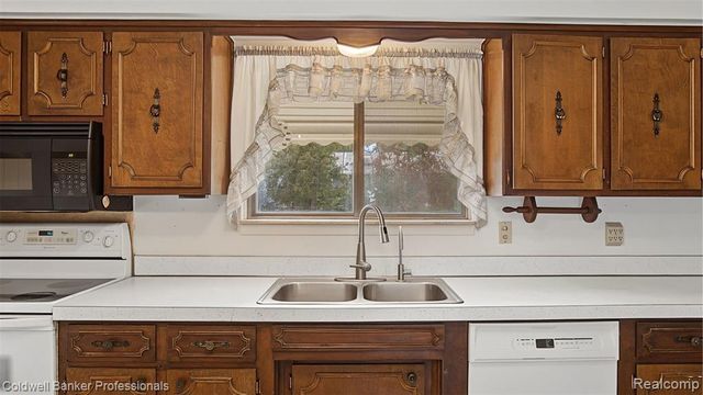 430 Spezia Drive, Oxford, MI 48371