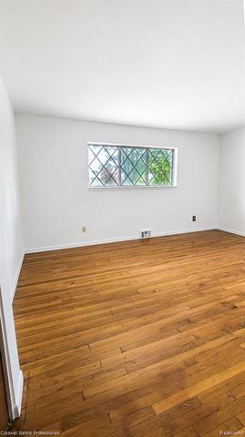 430 Spezia Drive, Oxford, MI 48371