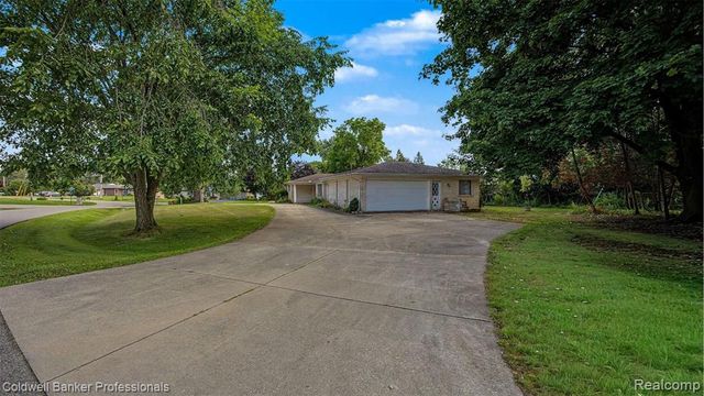 430 Spezia Drive, Oxford, MI 48371