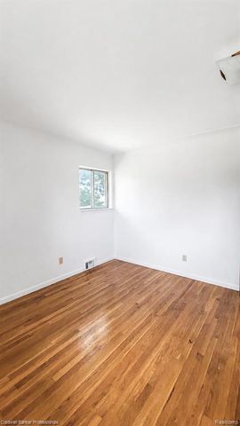 430 Spezia Drive, Oxford, MI 48371