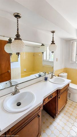 430 Spezia Drive, Oxford, MI 48371