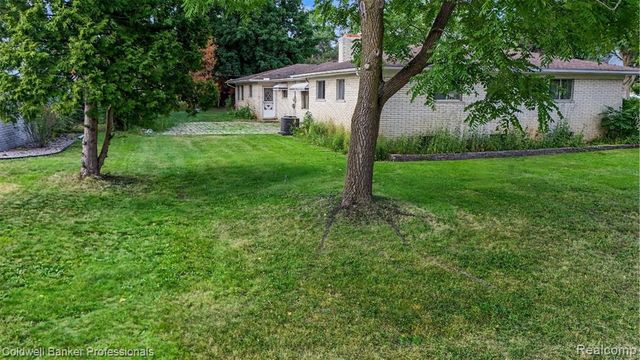 430 Spezia Drive, Oxford, MI 48371