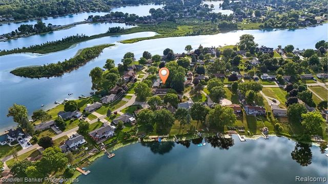 430 Spezia Drive, Oxford, MI 48371