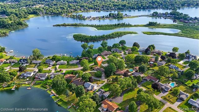 430 Spezia Drive, Oxford, MI 48371