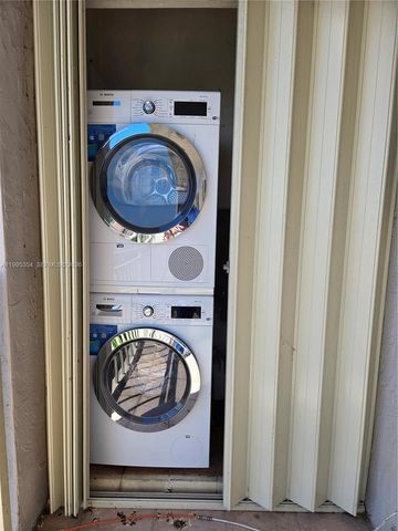 8425 NW 8th St 409, Miami, FL 33126