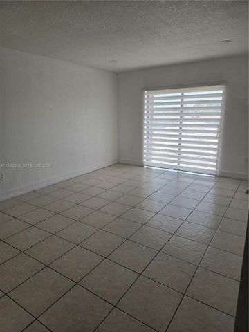 8425 NW 8th St 409, Miami, FL 33126