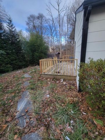 16 Beech Ct, Ringwood Boro, NJ 07456