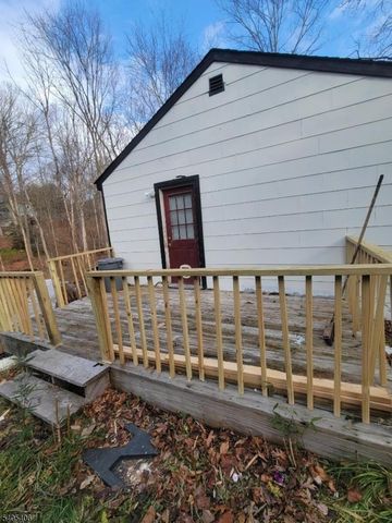 16 Beech Ct, Ringwood Boro, NJ 07456