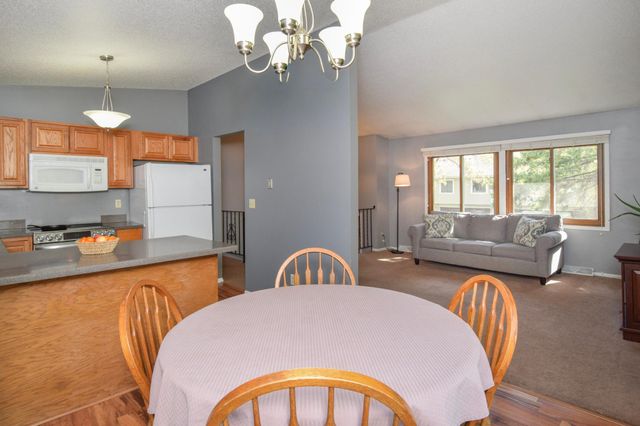 910 94th Avenue NE, Blaine, MN 55434