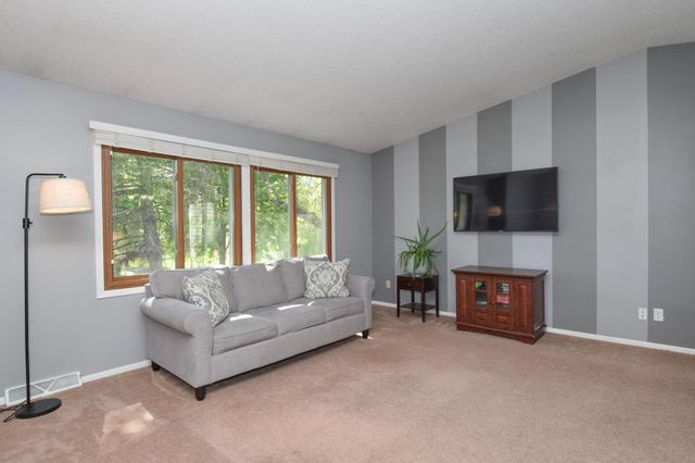 910 94th Avenue NE, Blaine, MN 55434