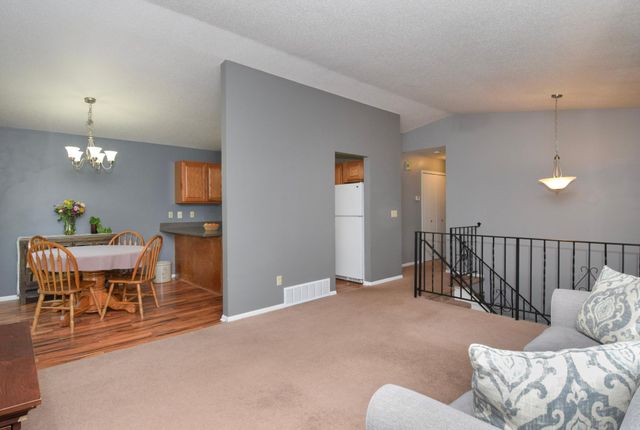 910 94th Avenue NE, Blaine, MN 55434