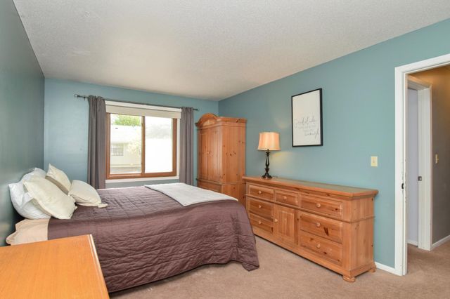 910 94th Avenue NE, Blaine, MN 55434