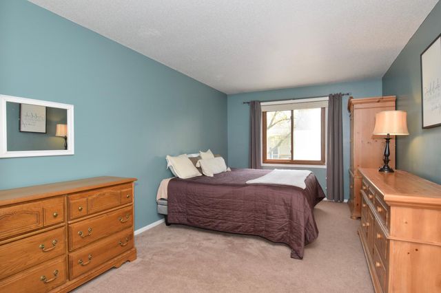 910 94th Avenue NE, Blaine, MN 55434