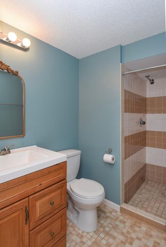 910 94th Avenue NE, Blaine, MN 55434