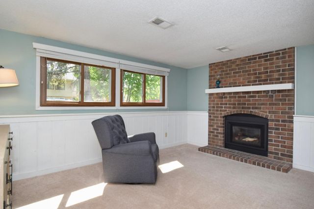910 94th Avenue NE, Blaine, MN 55434