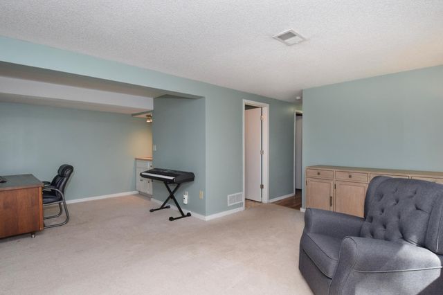 910 94th Avenue NE, Blaine, MN 55434