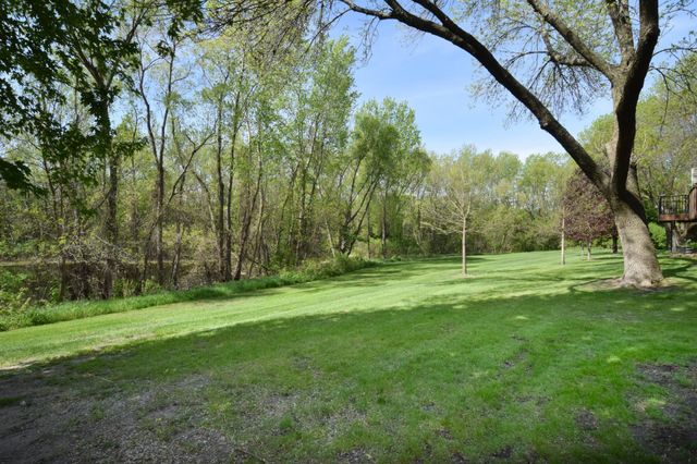 910 94th Avenue NE, Blaine, MN 55434