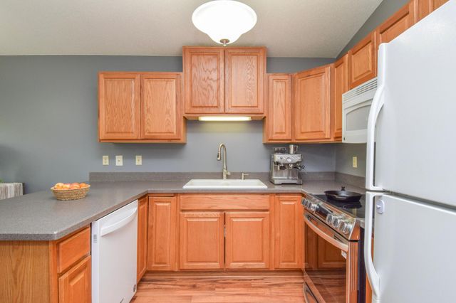 910 94th Avenue NE, Blaine, MN 55434