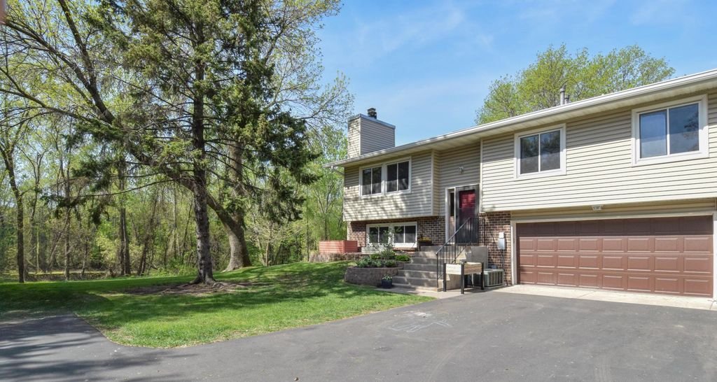 910 94th Avenue NE, Blaine, MN 55434