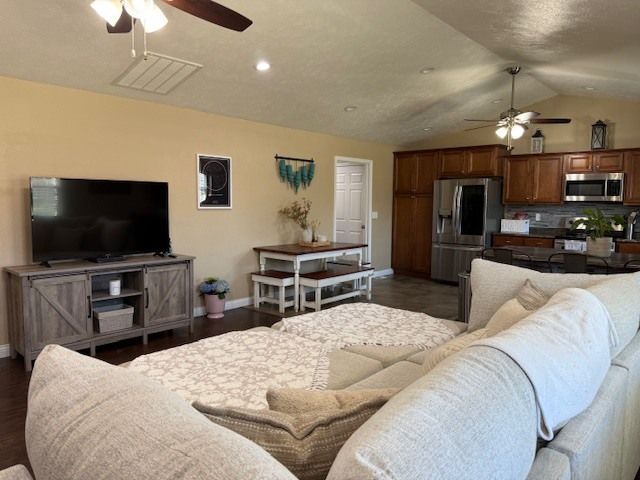 911 E Stotlar Street, Herrin, IL 62848