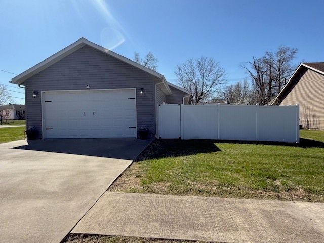 911 E Stotlar Street, Herrin, IL 62848