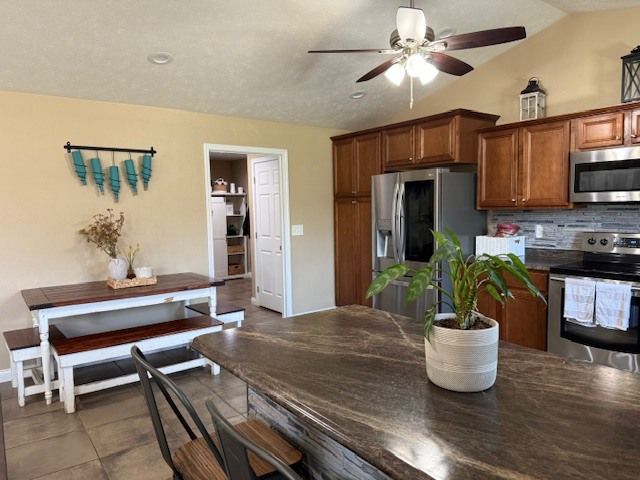 911 E Stotlar Street, Herrin, IL 62848