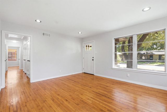 10243 San Juan Avenue, Dallas, TX 75228