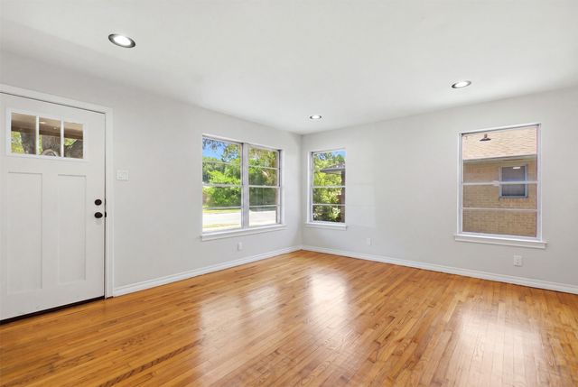10243 San Juan Avenue, Dallas, TX 75228