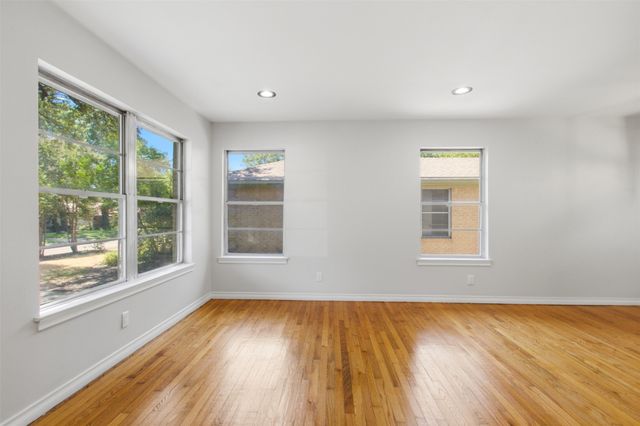 10243 San Juan Avenue, Dallas, TX 75228