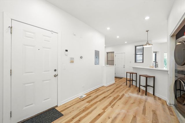 348 E 41ST Street 1, Chicago, IL 60653