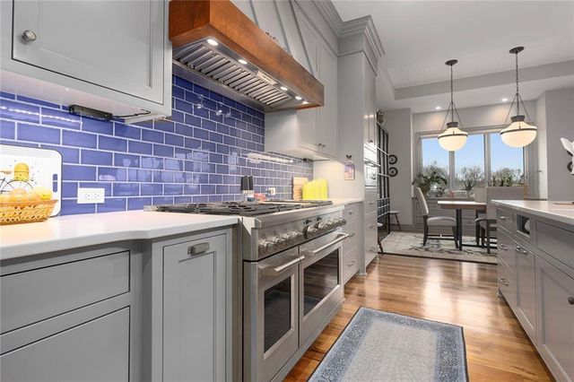 10439 N St Clair Avenue, Kansas City, MO 64154