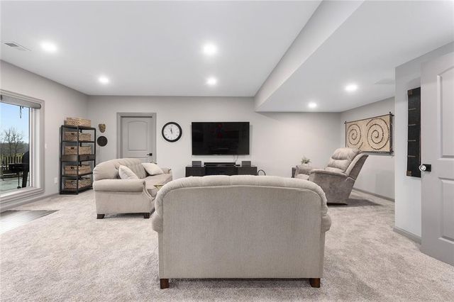 10439 N St Clair Avenue, Kansas City, MO 64154