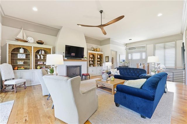 10439 N St Clair Avenue, Kansas City, MO 64154