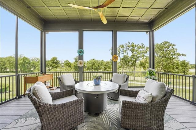 10439 N St Clair Avenue, Kansas City, MO 64154