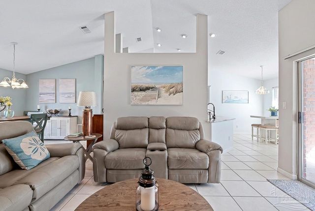 3020 Classic Dr, Pensacola, FL 32507