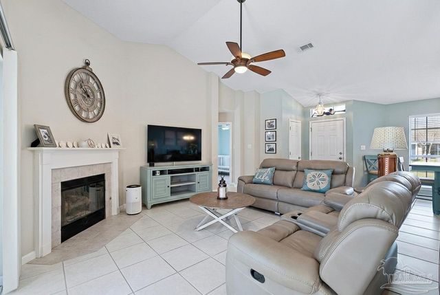 3020 Classic Dr, Pensacola, FL 32507