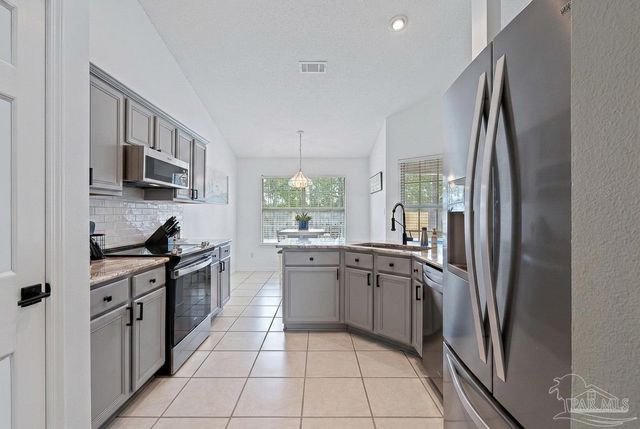 3020 Classic Dr, Pensacola, FL 32507