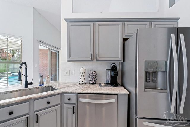 3020 Classic Dr, Pensacola, FL 32507