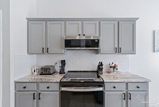 3020 Classic Dr, Pensacola, FL 32507