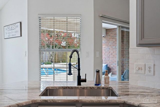 3020 Classic Dr, Pensacola, FL 32507