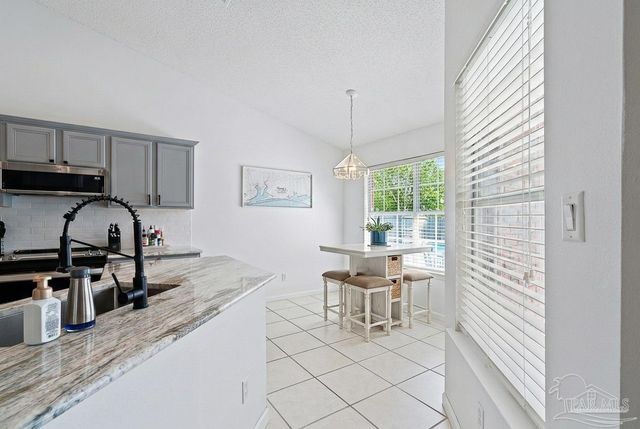 3020 Classic Dr, Pensacola, FL 32507