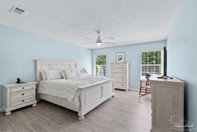 3020 Classic Dr, Pensacola, FL 32507