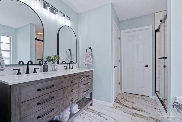 3020 Classic Dr, Pensacola, FL 32507